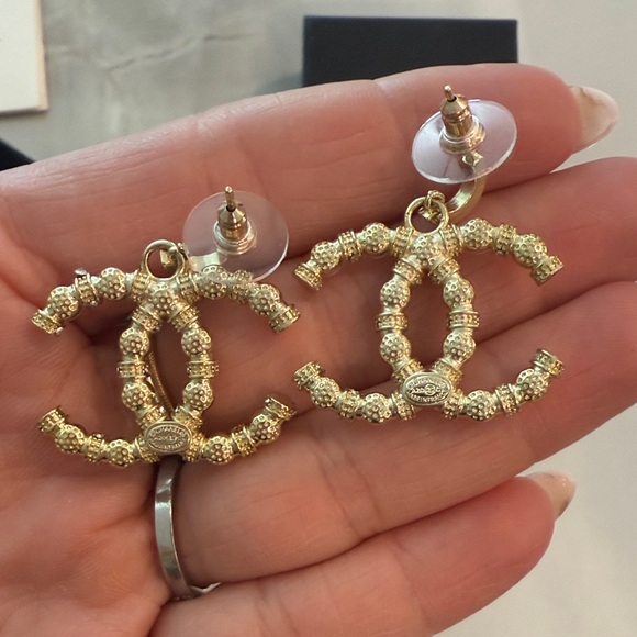 CHANEL Gold-Tone CC Drop Earrings with Pearls - Picture 4 of 7